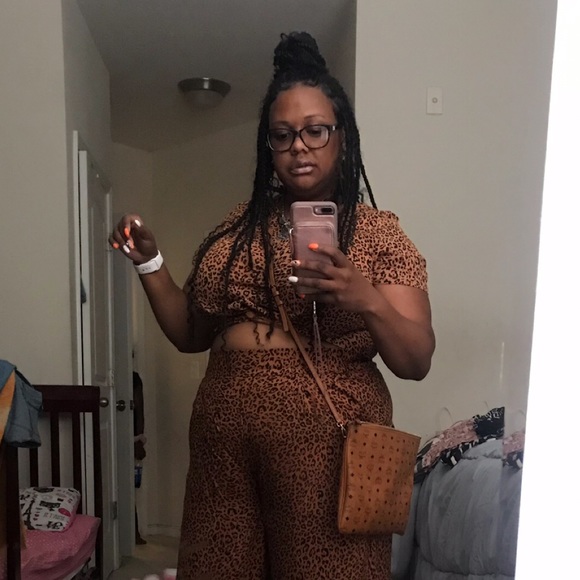 Meet your posher! - Picture 2 of 4